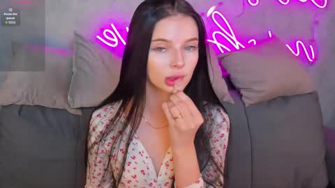 Snapshot of jane_johnston chatting on 11-12-25, 12:44 Eva online show from 11-12-25, 12:44