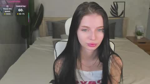 Snapshot of jane_johnston chatting on 11-28-25, 11:07 Eva online show from 11-28-25, 11:07