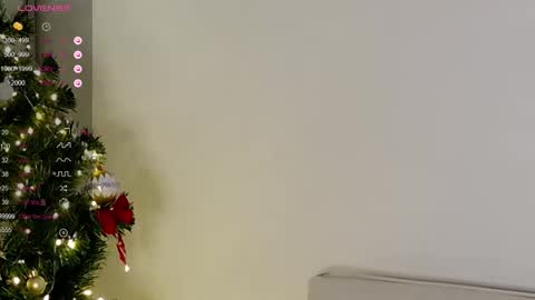 Snapshot of jane_meys chatting on 12-19-25, 05:14 your kitty JANE roawww online show from 12-19-25, 05:14