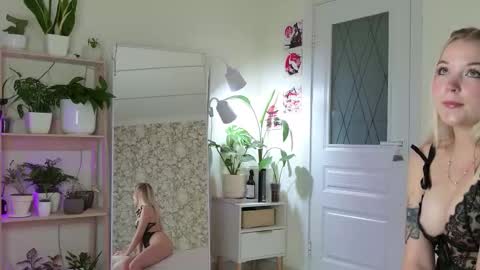 Snapshot of jane_suckss chatting on 11-10-25, 04:33 jane suckss online show from 11-10-25, 04:33