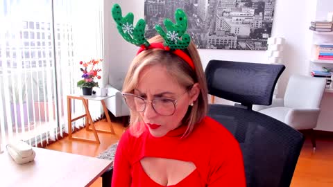 Snapshot of janeturner chatting on 12-09-24, 01:13 JANE TURNER MILF online show from 12-09-24, 01:13