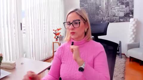 Snapshot of janeturner chatting on 01-14-26, 01:17 JANE TURNER MILF online show from 01-14-26, 01:17