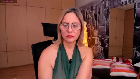 Snapshot of janeturner chatting on 03-09-26, 01:37 JANE TURNER MILF online show from 03-09-26, 01:37