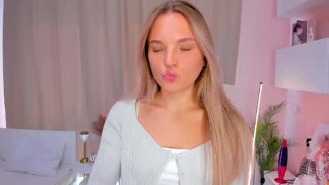 Hi Im Alice and here youll find something online show from 10-02-25, 07:15