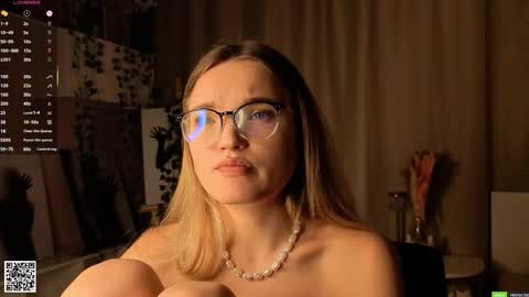 Hi Im Alice and here youll find something online show from 02-03-26, 06:40