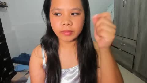 Snapshot of janeyoun18 chatting on 06-14-26, 06:48 janeyoun18 online show from 06-14-26, 06:48