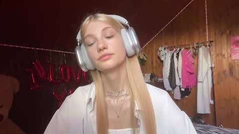 Snapshot of janicesivertsen chatting on 06-23-26, 08:23 Elsa online show from 06-23-26, 08:23