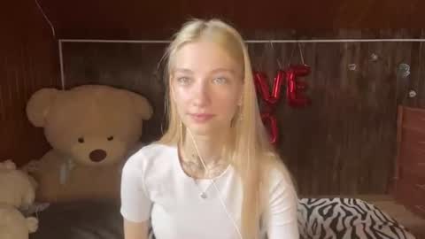 Snapshot of janicesivertsen chatting on 06-25-26, 08:08 Elsa online show from 06-25-26, 08:08