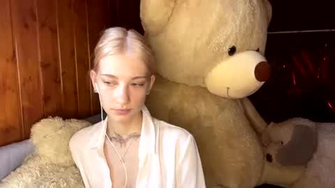 Snapshot of janicesivertsen chatting on 06-29-26, 08:09 Elsa online show from 06-29-26, 08:09