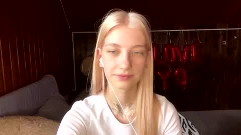 Snapshot of janicesivertsen chatting on 07-02-26, 08:42 Elsa online show from 07-02-26, 08:42