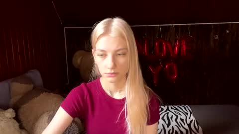 Snapshot of janicesivertsen chatting on 07-03-26, 08:10 Elsa online show from 07-03-26, 08:10
