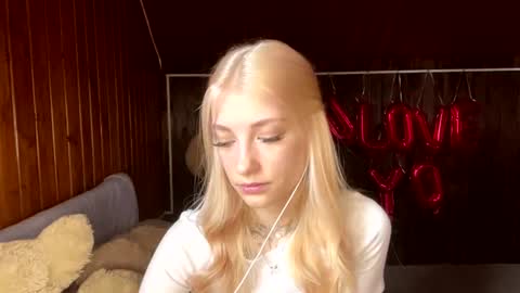 Snapshot of janicesivertsen chatting on 07-04-26, 08:09 Elsa online show from 07-04-26, 08:09