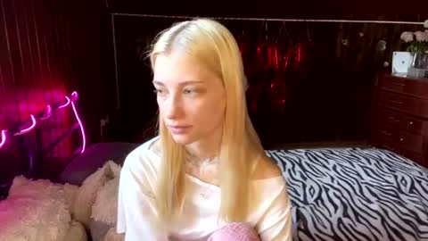 Snapshot of janicesivertsen chatting on 08-02-26, 08:13 Elsa online show from 08-02-26, 08:13