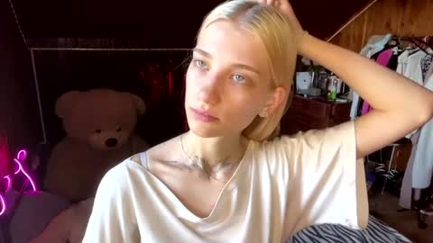 Snapshot of janicesivertsen chatting on 08-03-26, 09:04 Elsa online show from 08-03-26, 09:04