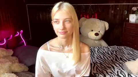 Snapshot of janicesivertsen chatting on 08-04-26, 08:28 Elsa online show from 08-04-26, 08:28