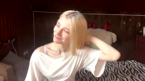 Snapshot of janicesivertsen chatting on 08-07-26, 08:16 Elsa online show from 08-07-26, 08:16