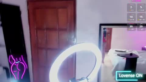 Snapshot of janna_foxx chatting on 06-10-26, 04:23 Janna online show from 06-10-26, 04:23