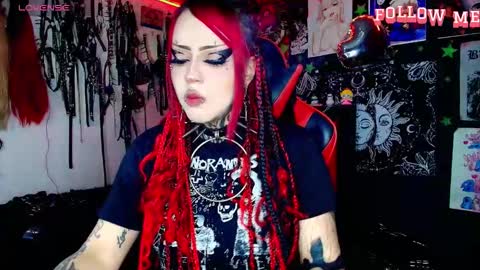 Snapshot of janna_ink chatting on 12-01-25, 11:43 online show from 12-01-25, 11:43