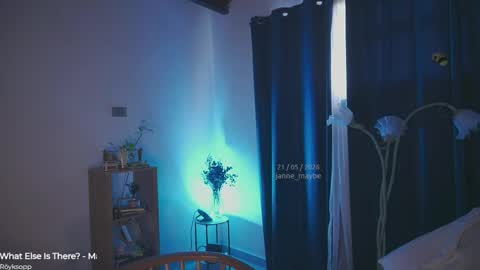 Snapshot of janne_maybe chatting on 05-21-26, 02:35 jmaybe e online show from 05-21-26, 02:35