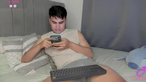 Snapshot of jarethh_ chatting on 06-11-26, 12:43 JARETHH online show from 06-11-26, 12:43