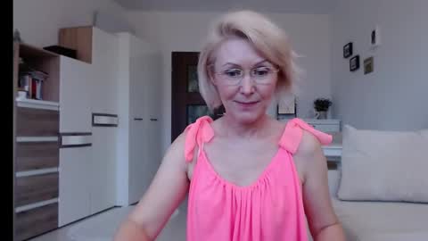 Snapshot of jasmin18v chatting on 01-18-25, 01:29 Jasmin room for people 40 online show from 01-18-25, 01:29