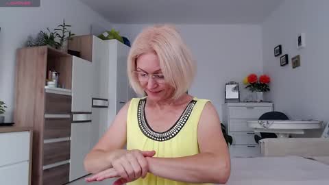 Snapshot of jasmin18v chatting on 10-05-25, 12:36 Jasmin room for people 40 online show from 10-05-25, 12:36