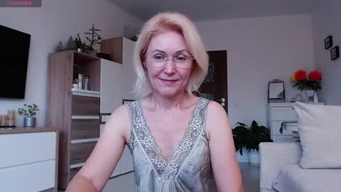 Snapshot of jasmin18v chatting on 10-24-25, 06:32 Jasmin room for people 40 online show from 10-24-25, 06:32