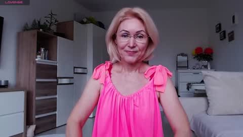 Snapshot of jasmin18v chatting on 10-27-25, 06:39 Jasmin room for people 40 online show from 10-27-25, 06:39