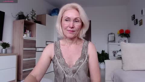 Snapshot of jasmin18v chatting on 11-10-25, 08:24 Jasmin room for people 40 online show from 11-10-25, 08:24