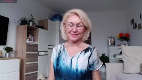 Snapshot of jasmin18v chatting on 11-14-25, 11:20 Jasmin room for people 40 online show from 11-14-25, 11:20