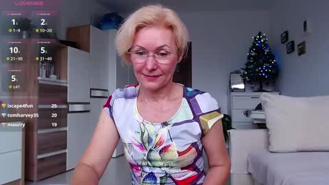 Snapshot of jasmin18v chatting on 12-20-25, 10:00 Jasmin room for people 40 online show from 12-20-25, 10:00