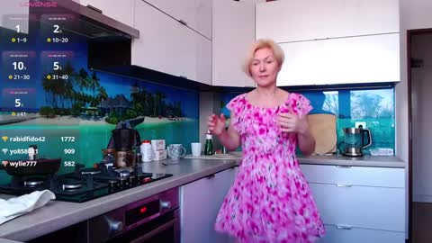 Snapshot of jasmin18v chatting on 01-12-26, 08:41 Jasmin room for people 40 online show from 01-12-26, 08:41