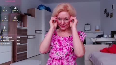 Snapshot of jasmin18v chatting on 01-14-26, 08:09 Jasmin room for people 40 online show from 01-14-26, 08:09