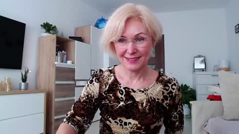 Snapshot of jasmin18v chatting on 02-02-26, 12:37 Jasmin room for people 40 online show from 02-02-26, 12:37