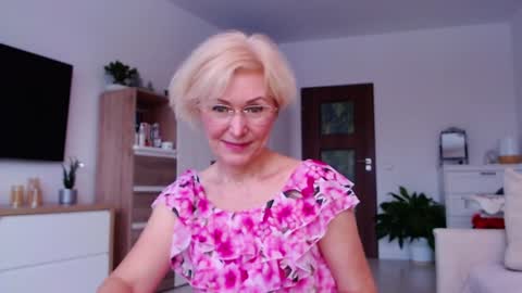 Snapshot of jasmin18v chatting on 02-06-26, 07:23 Jasmin room for people 40 online show from 02-06-26, 07:23