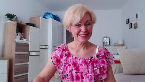 Snapshot of jasmin18v chatting on 02-26-26, 12:37 Jasmin room for people 40 online show from 02-26-26, 12:37
