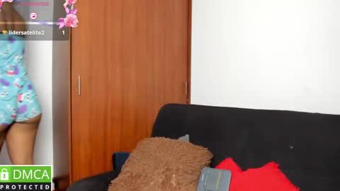 Snapshot of jasmine_bunny_ chatting on 01-22-25, 05:06 Jasmine online show from 01-22-25, 05:06