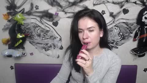 JasmineKouch online show from 11-06-25, 08:43