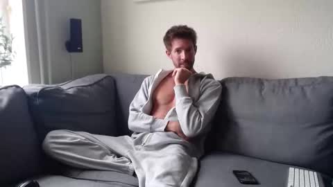 Snapshot of jasonberg29 chatting on 02-10-26, 01:37 Jason online show from 02-10-26, 01:37