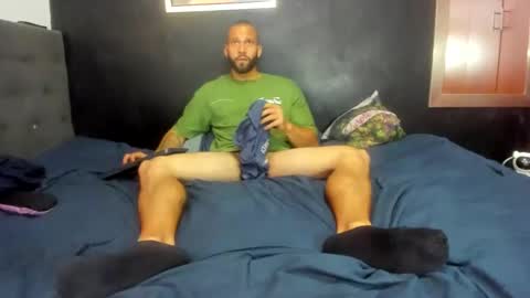 Snapshot of jasonmartiinez chatting on 10-28-25, 02:42 online show from 10-28-25, 02:42