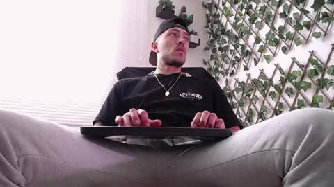 Snapshot of jasson_king01 chatting on 02-17-25, 04:15 JKing online show from 02-17-25, 04:15