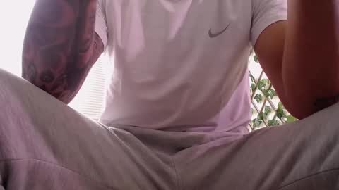 Snapshot of jasson_king01 chatting on 03-04-25, 05:24 JKing online show from 03-04-25, 05:24