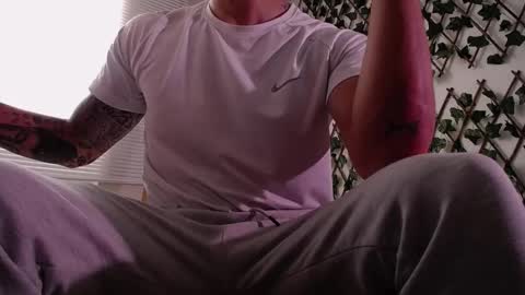 Snapshot of jasson_king01 chatting on 03-04-25, 08:27 JKing online show from 03-04-25, 08:27