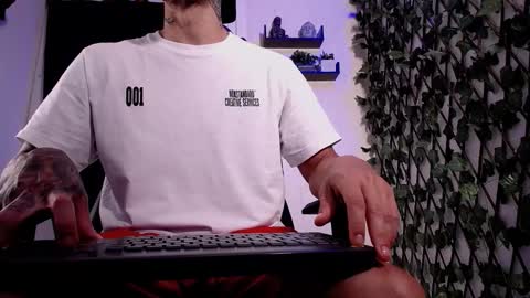 Snapshot of jasson_king01 chatting on 01-11-26, 02:27 JKing online show from 01-11-26, 02:27