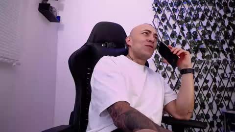 Snapshot of jasson_king01 chatting on 03-16-26, 04:00 JKing online show from 03-16-26, 04:00