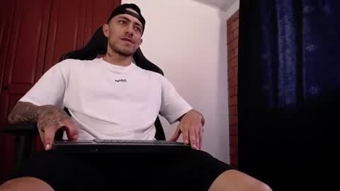 Snapshot of jasson_king01 chatting on 05-29-26, 03:32 JKing online show from 05-29-26, 03:32