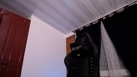 Snapshot of jasson_king01 chatting on 06-09-26, 11:27 JKing online show from 06-09-26, 11:27