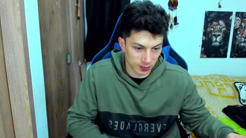 Snapshot of javiersexymann chatting on 01-05-25, 03:32 Javier online show from 01-05-25, 03:32