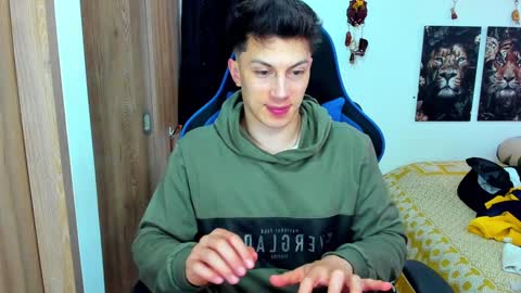 Snapshot of javiersexymann chatting on 01-20-25, 08:40 Javier online show from 01-20-25, 08:40