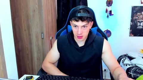 Snapshot of javiersexymann chatting on 01-31-25, 06:14 Javier online show from 01-31-25, 06:14